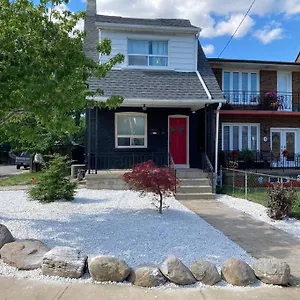Cheerful 3bdm With Free Parking On Premises Holiday home Toronto